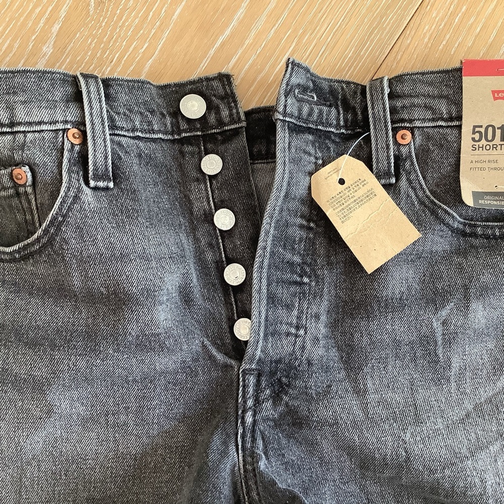 NWT Levi’s 501 High Rise Shorts 28 - Picture 6 of 9